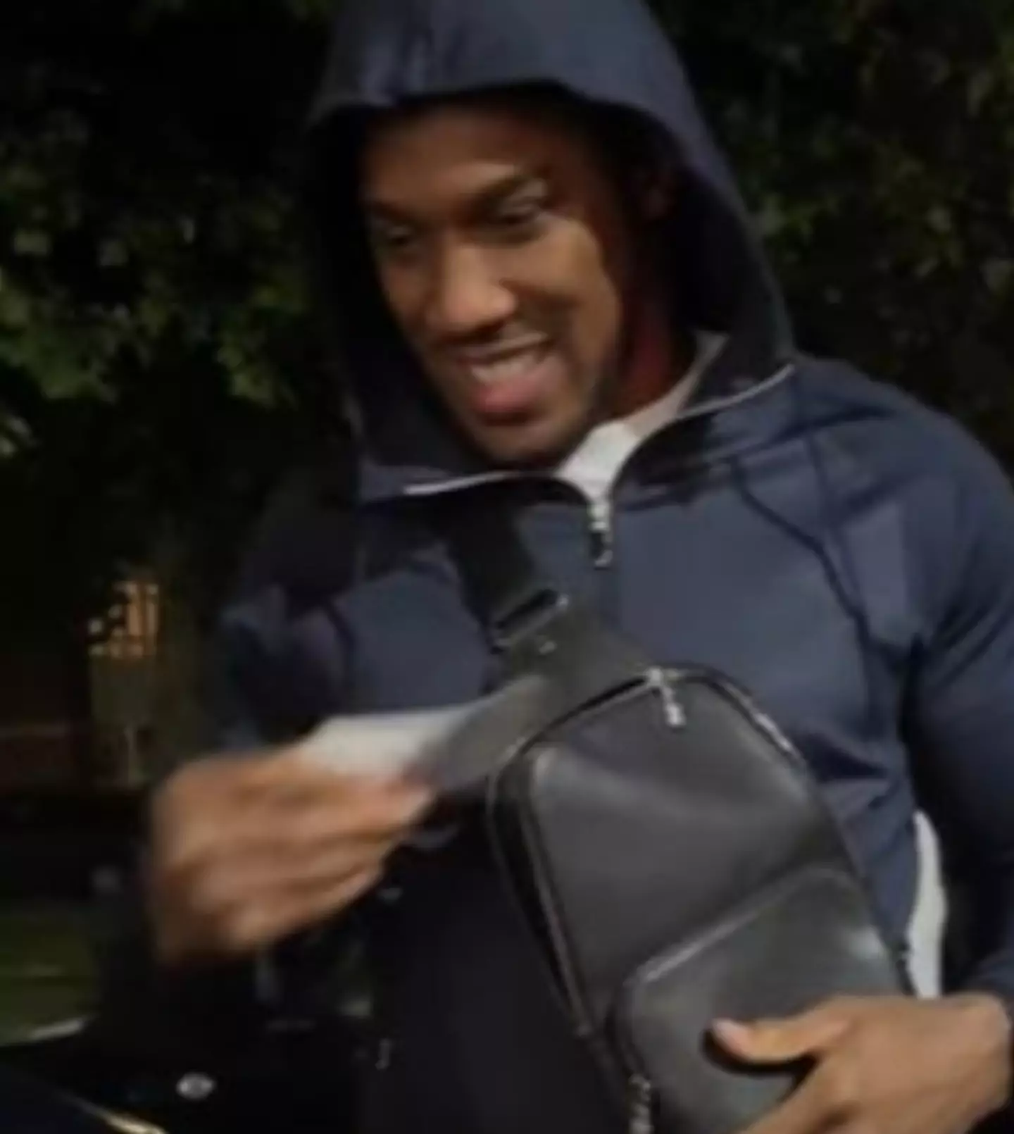 Anthony Joshua was seen handing money out to kids on his old estate.