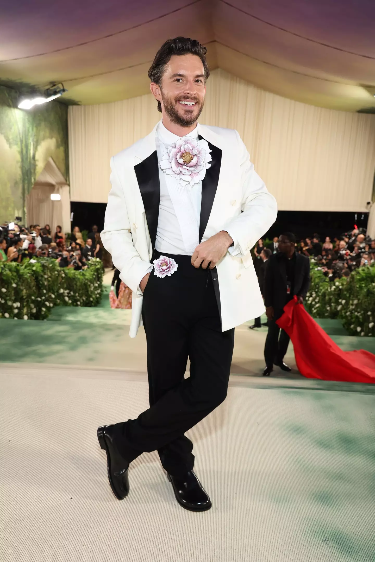 Jonathan Bailey. (Kevin Mazur/MG24/Getty Images for The Met Museum/Vogue)