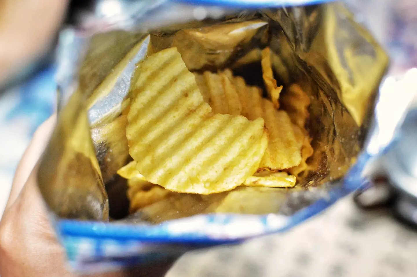 The woman fumed about her crisps packet. (Getty stock image)