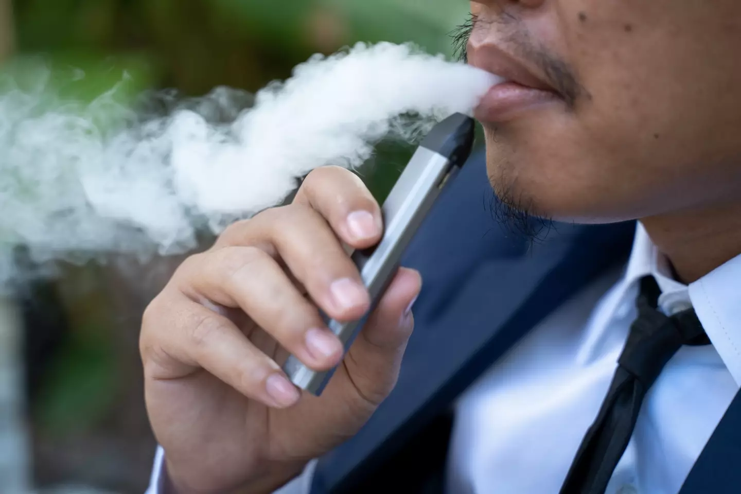 A dentist has warned vapers about the impacts vaping can have on their oral health.
