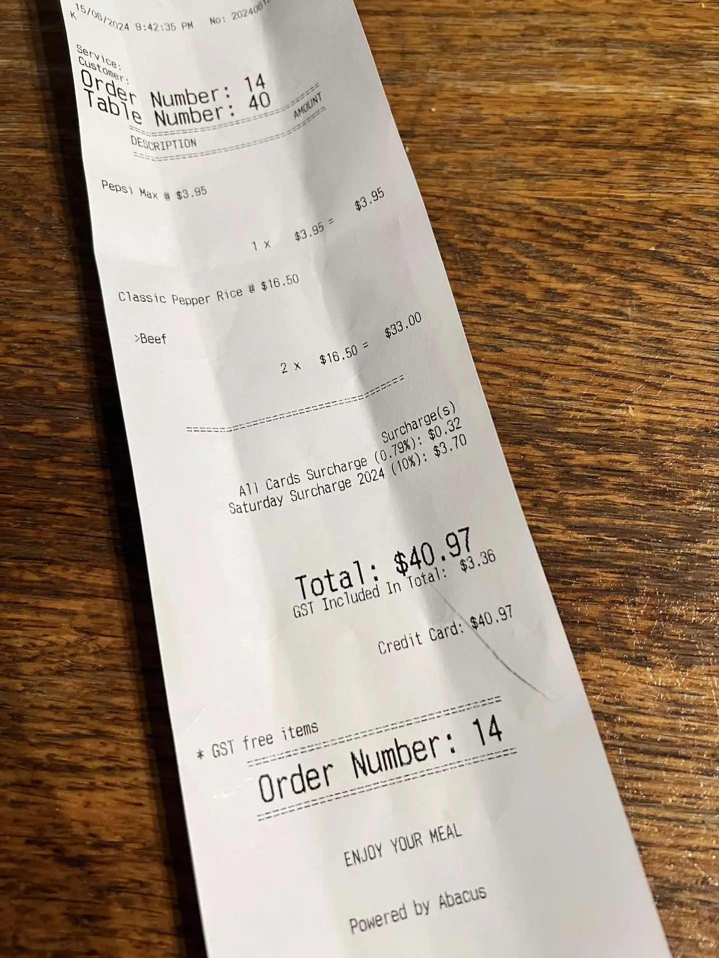 The Aussie really wasn't impressed with the sneaky charge added onto his bill (Reddit)