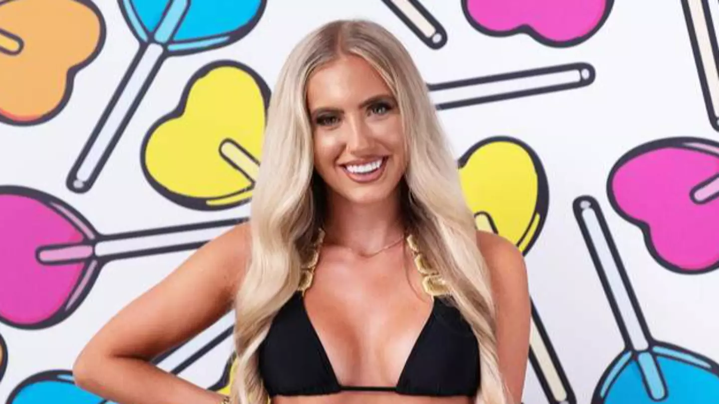 Who Is Mollie Salmon? Age, Job And Instagram