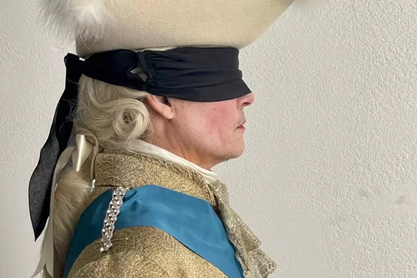 The first image of Johnny Depp as King Louis XV.