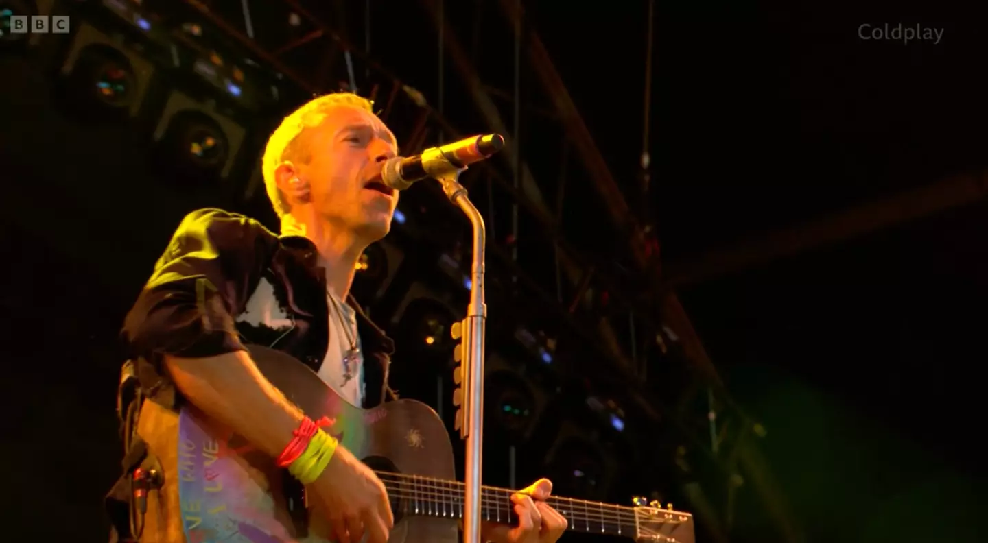Coldplay are playing to a mega crowd at Glasto (BBC)