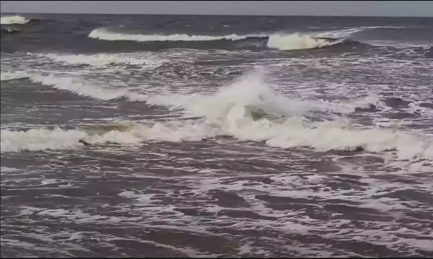 The rare phenomenon of square waves were captured on camera. (YouTube/Razvan Fiat)