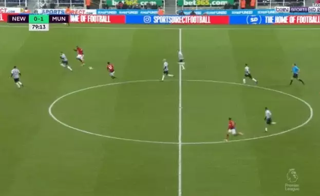 Within three seconds Sanchez is up to the half way line, the only player near Rashford and Lukaku. Image: beIN