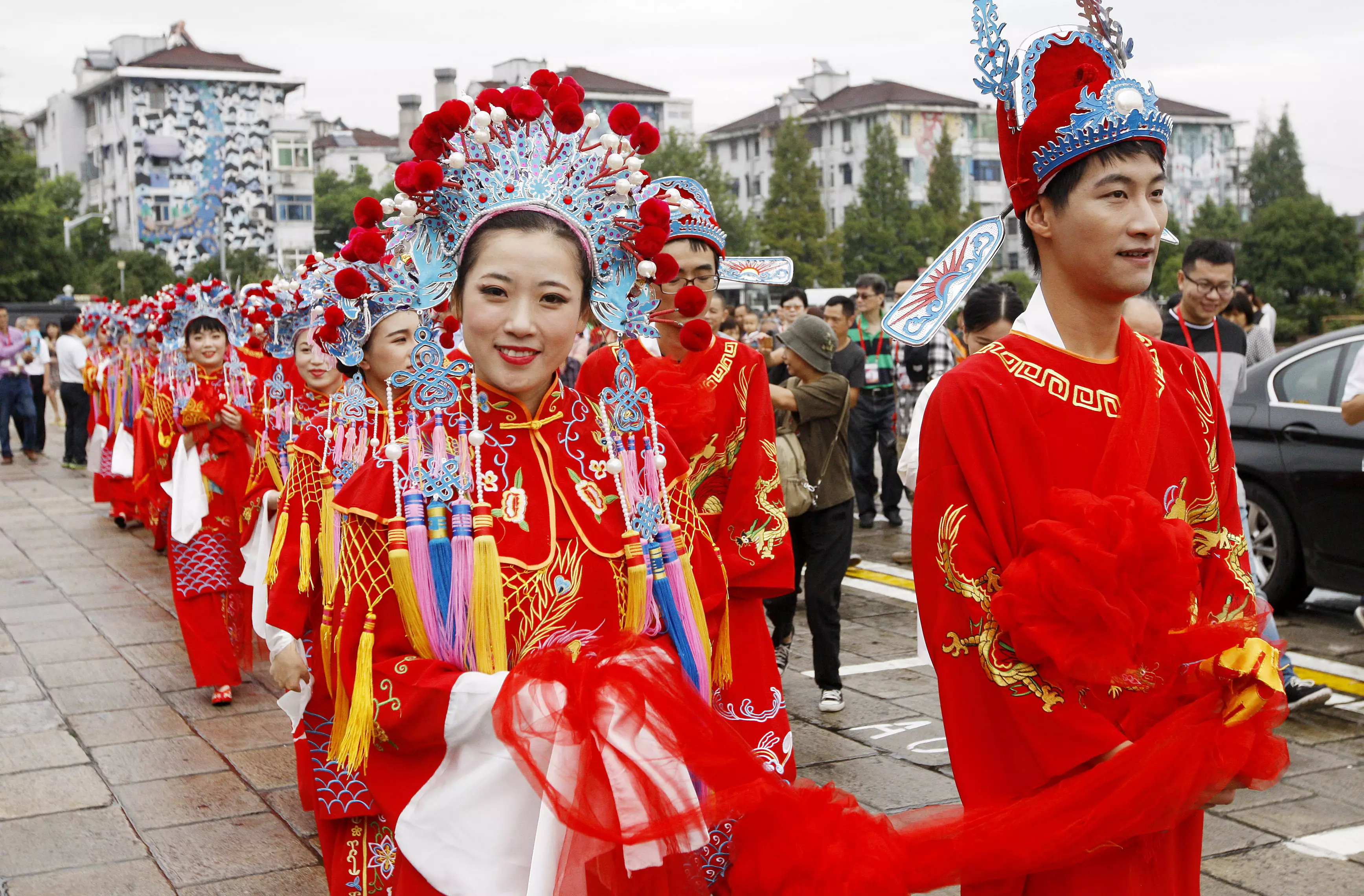 This is what a traditional Chinese wedding looks like in Shanghai.