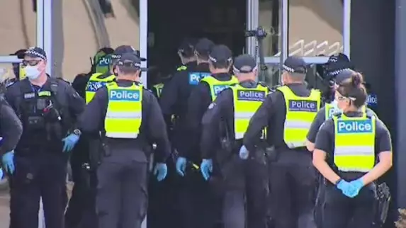 Police Storm Melbourne Gym That Has Been Open During State-Wide Lockdown