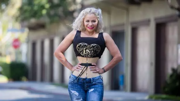 Metro Lifestyle on X: Ouch! Woman wears corset 23 hours a day to