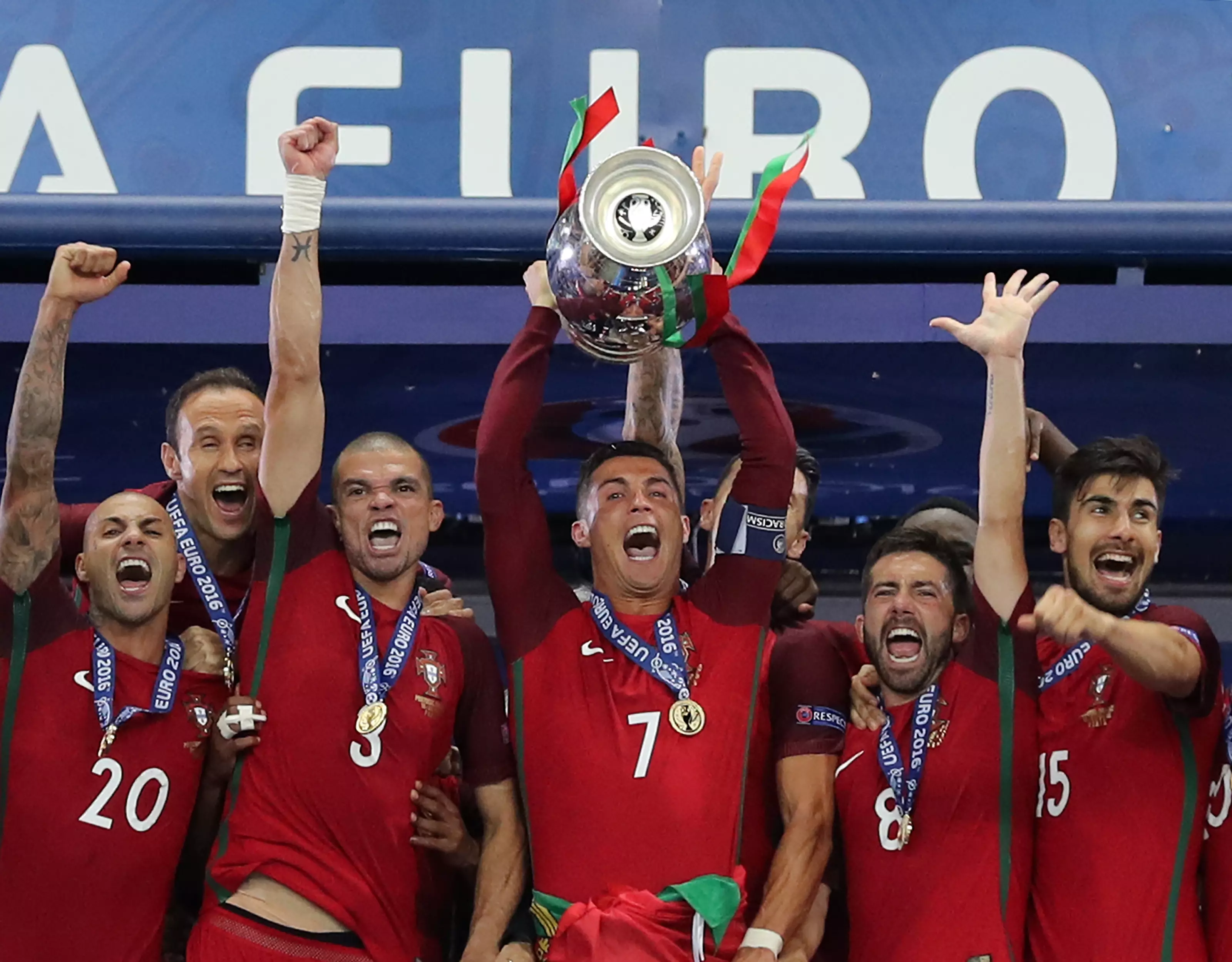 Ronaldo lifts Euro 2016 with his Portugal teammates. (Image