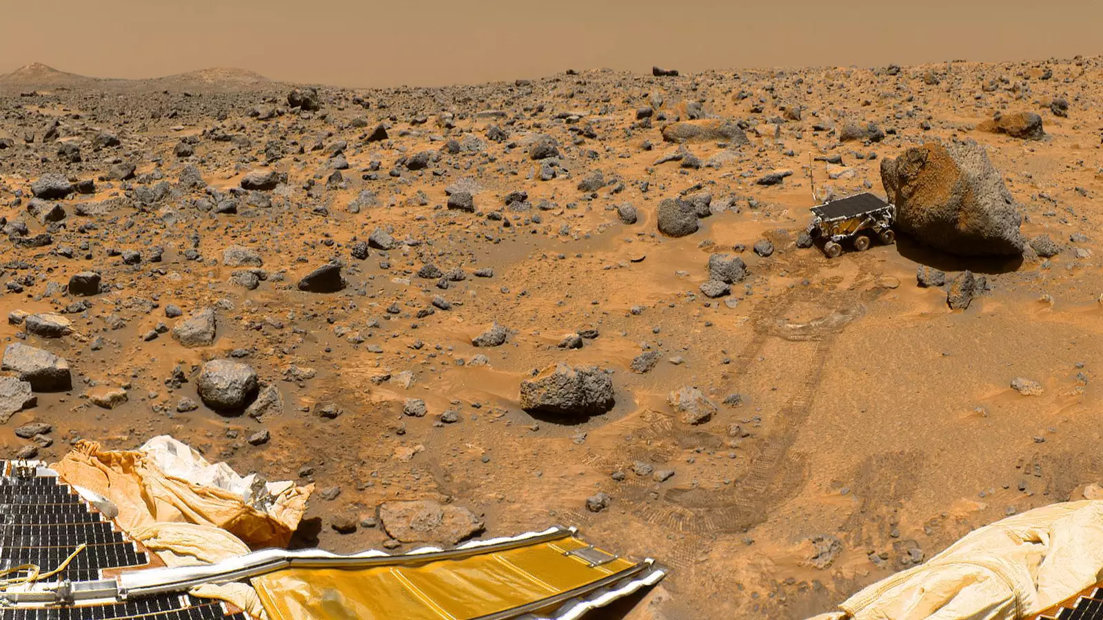 This a classic 1997 panorama from the mast of NASA's Mars Pathfinder lander includes 