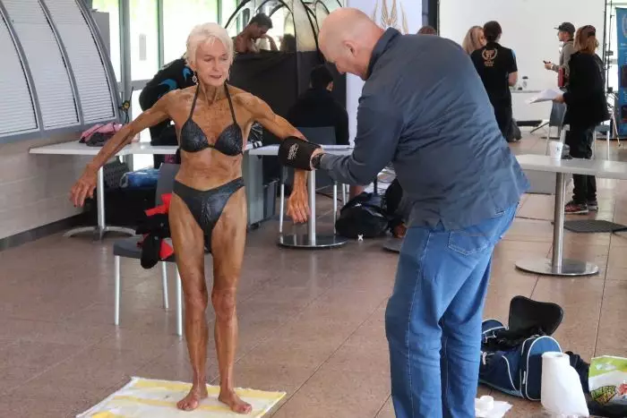 75-Year-Old Bodybuilder Grandma Reveals “Nude Food Diet Keeping Her in  Shape