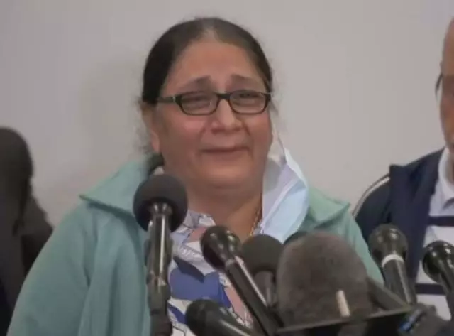Bharti Shahani's mother at the press conference.