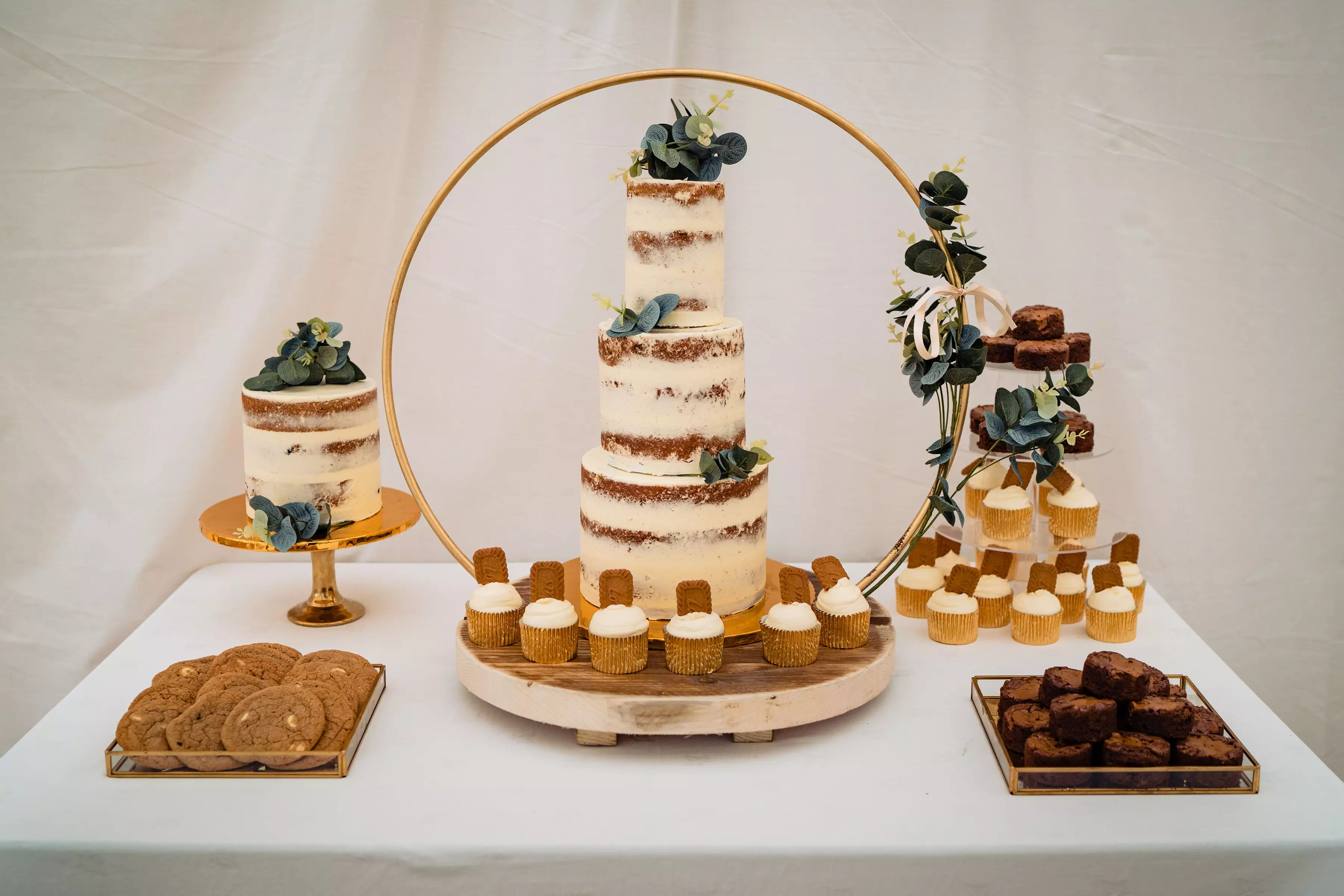 Even the wedding cake and snacks were Biscoff themed