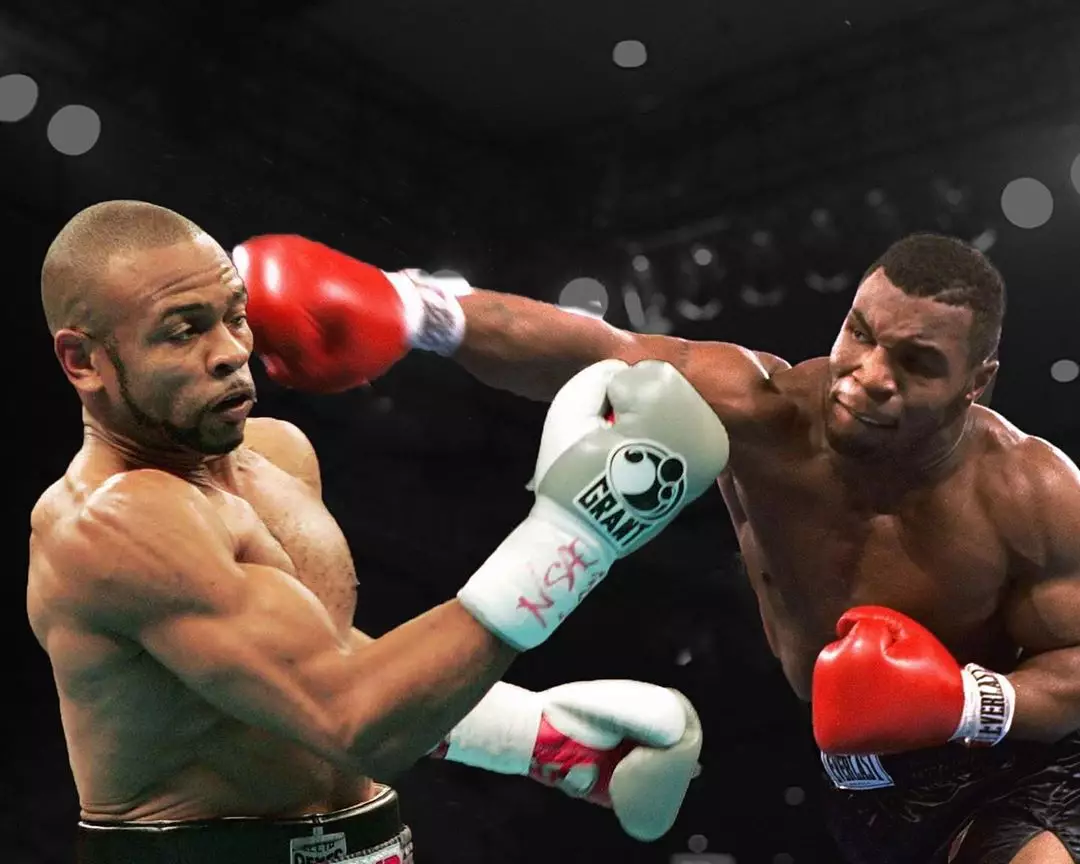 Mike Tyson is set to fight Roy Jones Jnr in late November.