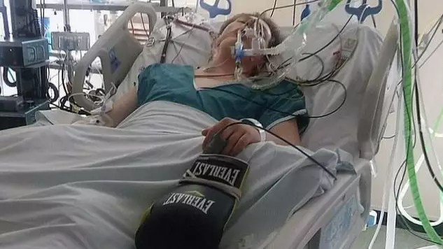 Teen Claims He's Got Lungs Of An 80-Year-Old Smoker After Vaping For Six Months