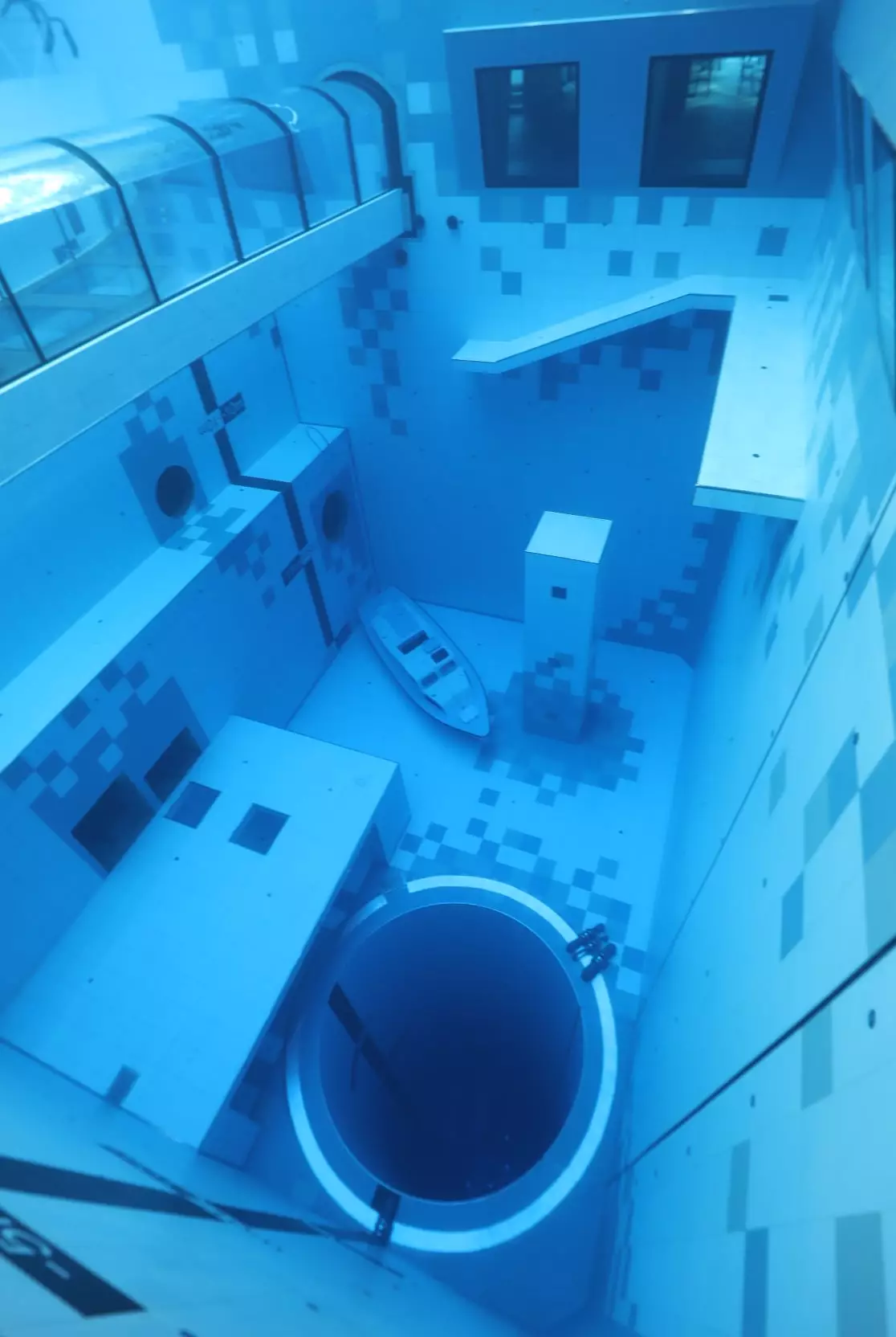 It boasts a number of underwater hotel rooms.