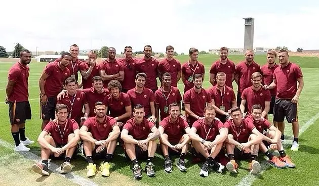 WATCH: Ashley Cole's View On That AS Roma Team Photo