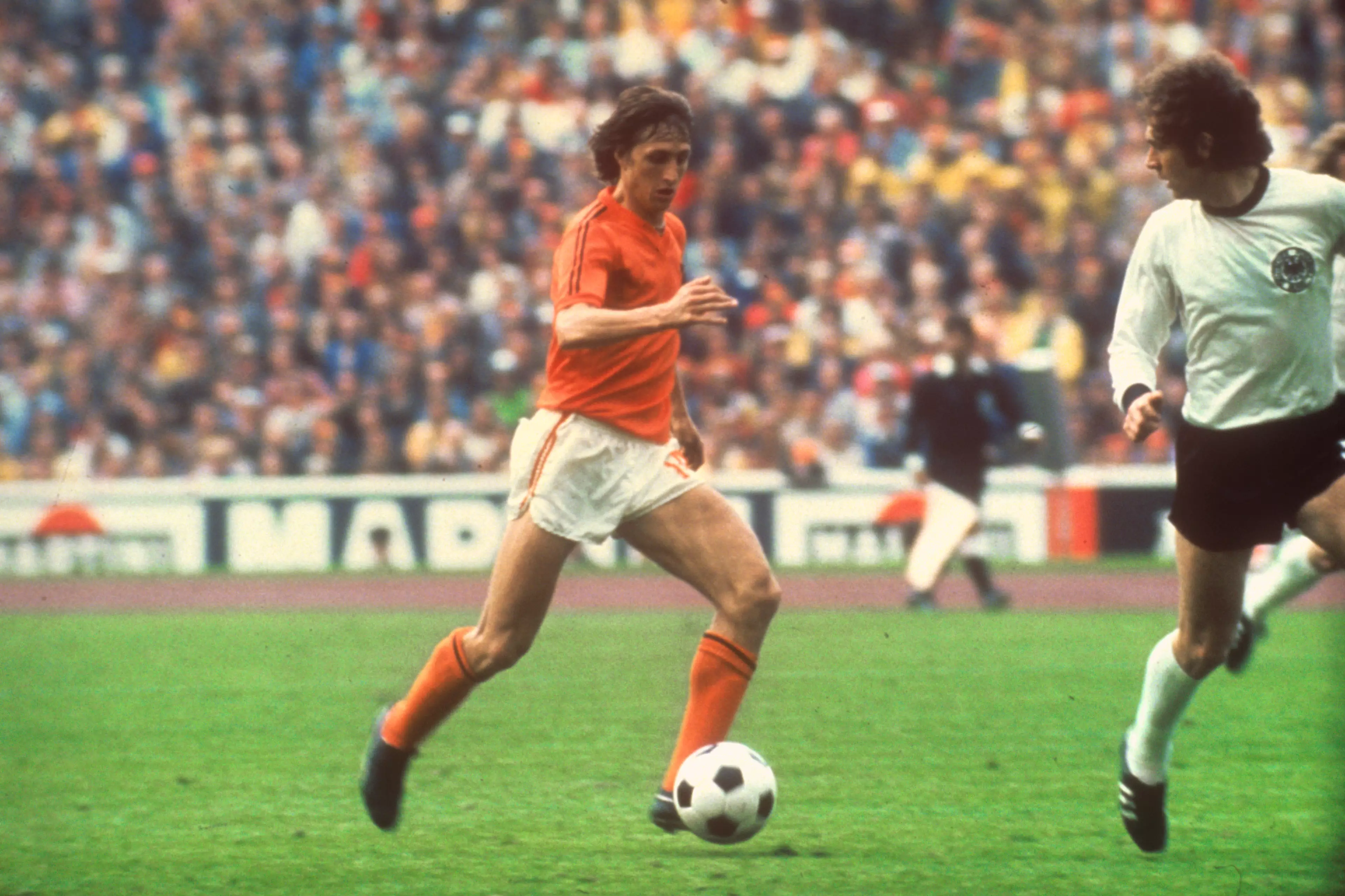 Silence Planned For 14th Minute of Holland v France in Tribute to Johan Cruyff