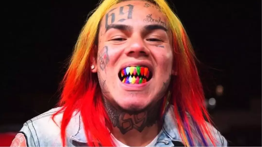 Rapper 6ix9ine has one of the most recognisable faces.