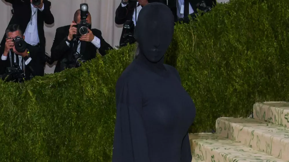 People Baffled By Kim Kardashian Getting Makeup Done Before Covering Her Face At Met Gala