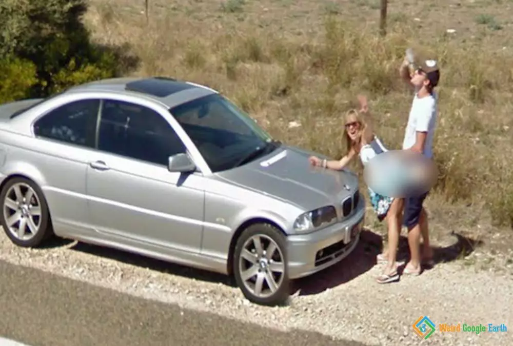 Funniest Google Maps photo of a couple having sex on a side road in Australia '