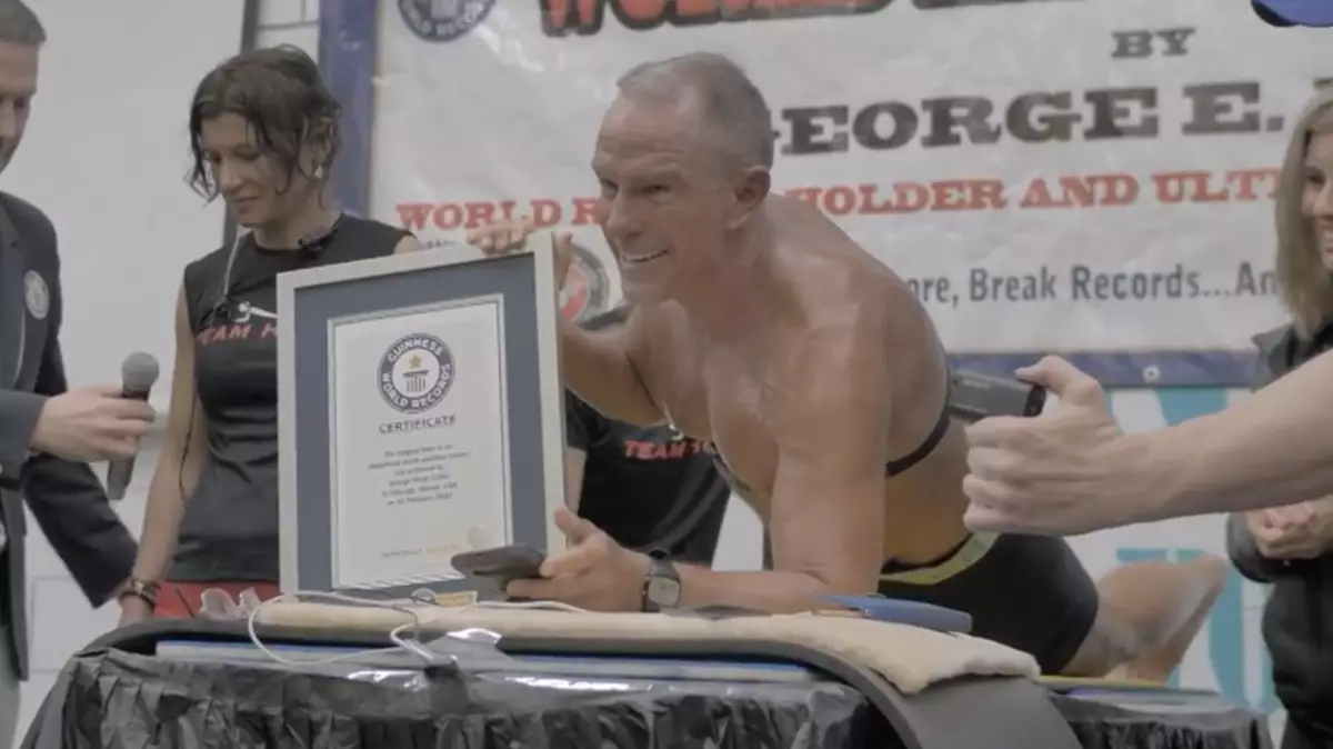 Ex Marine 62 Beats Guinness World Planking Record