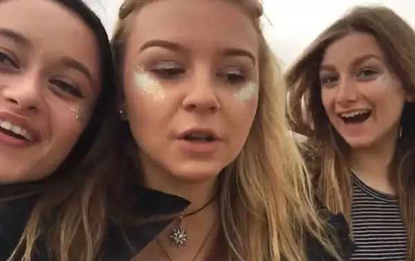 ​These Girls Found A Phone At Reading Festival And Handed It In With A Class Message