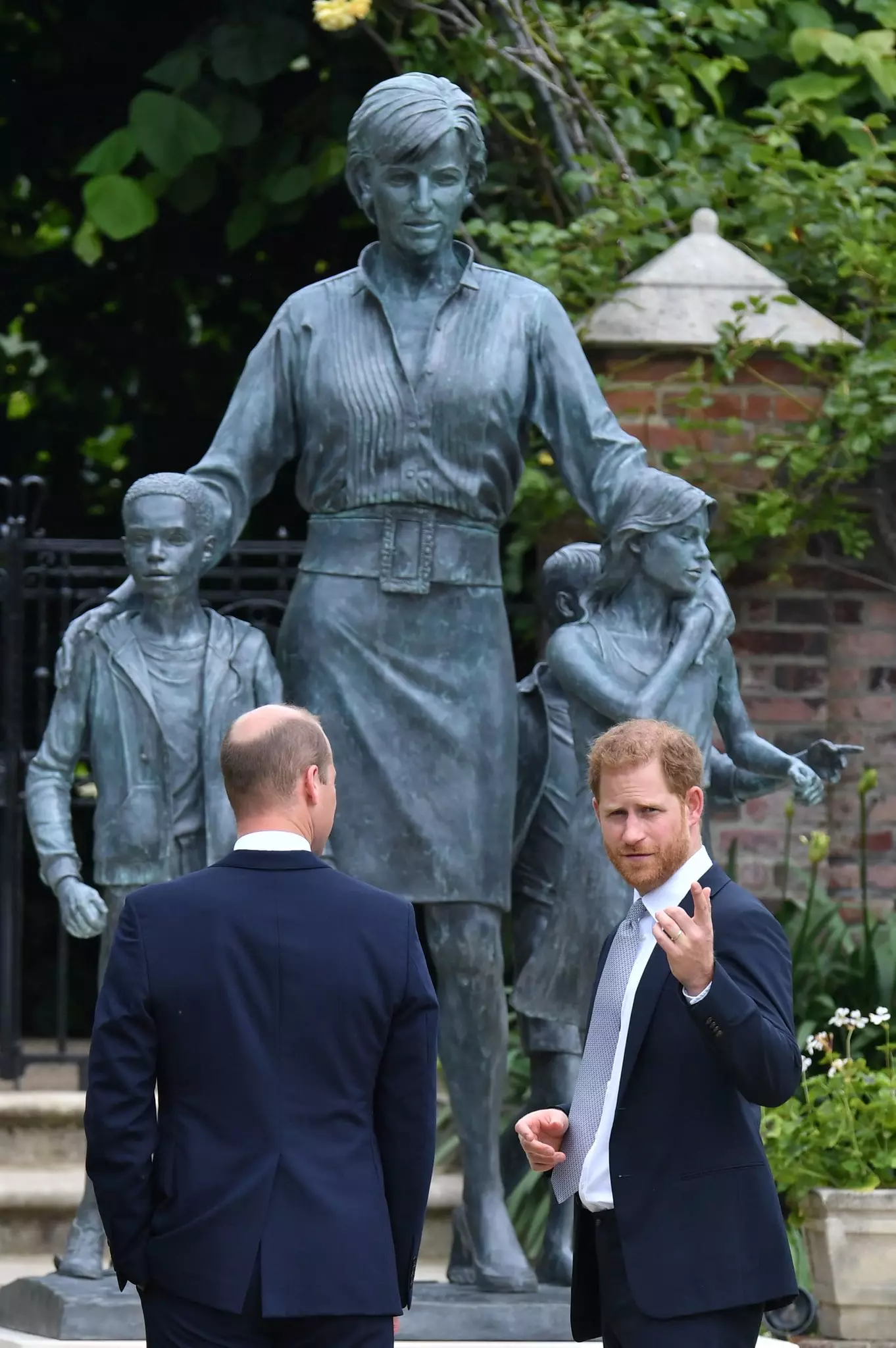 The statue pictures Princess Diana with three children (