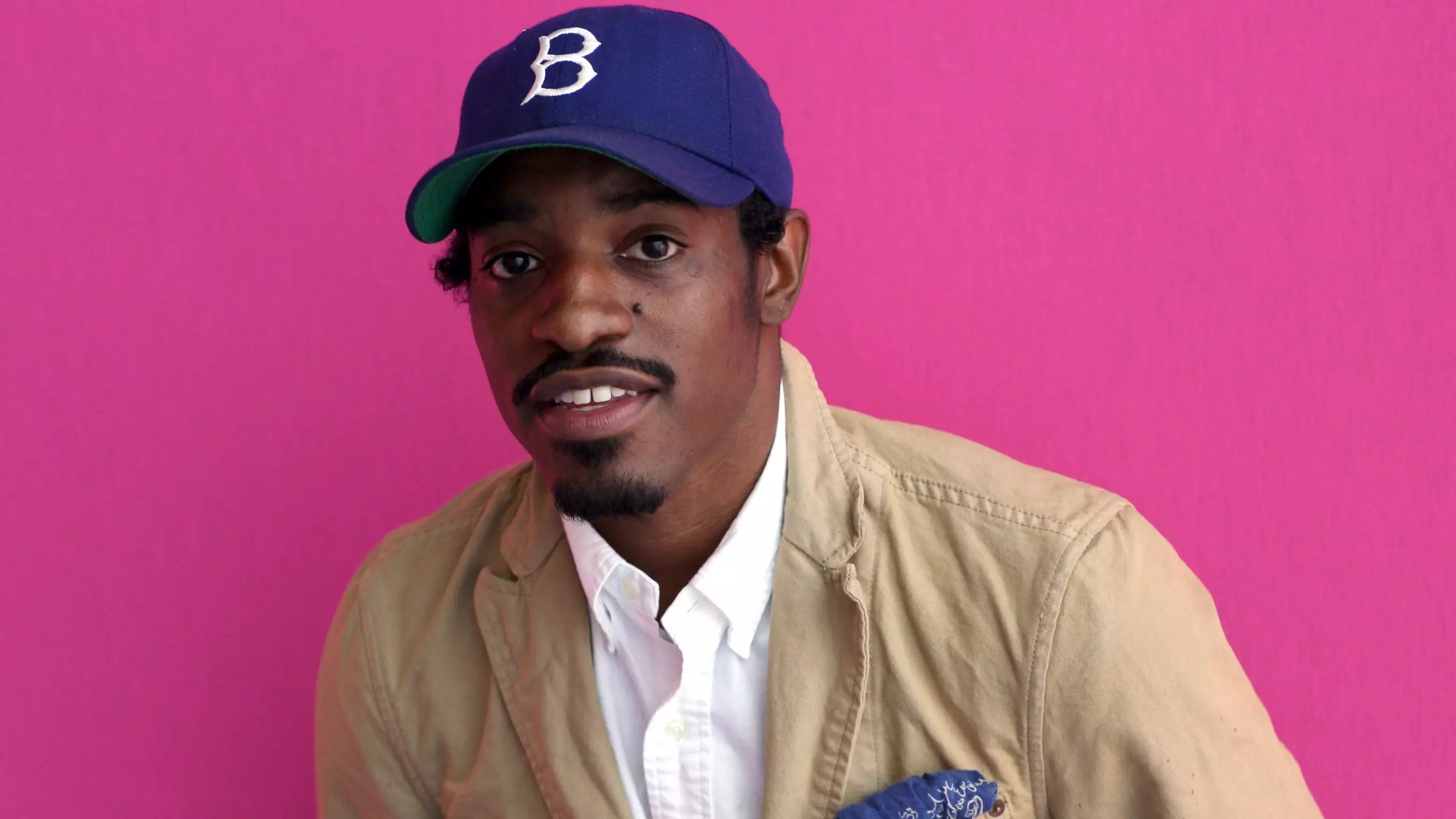 Fan Randomly Bumps Into André 3000 While Wearing T-Shirt With Him On It