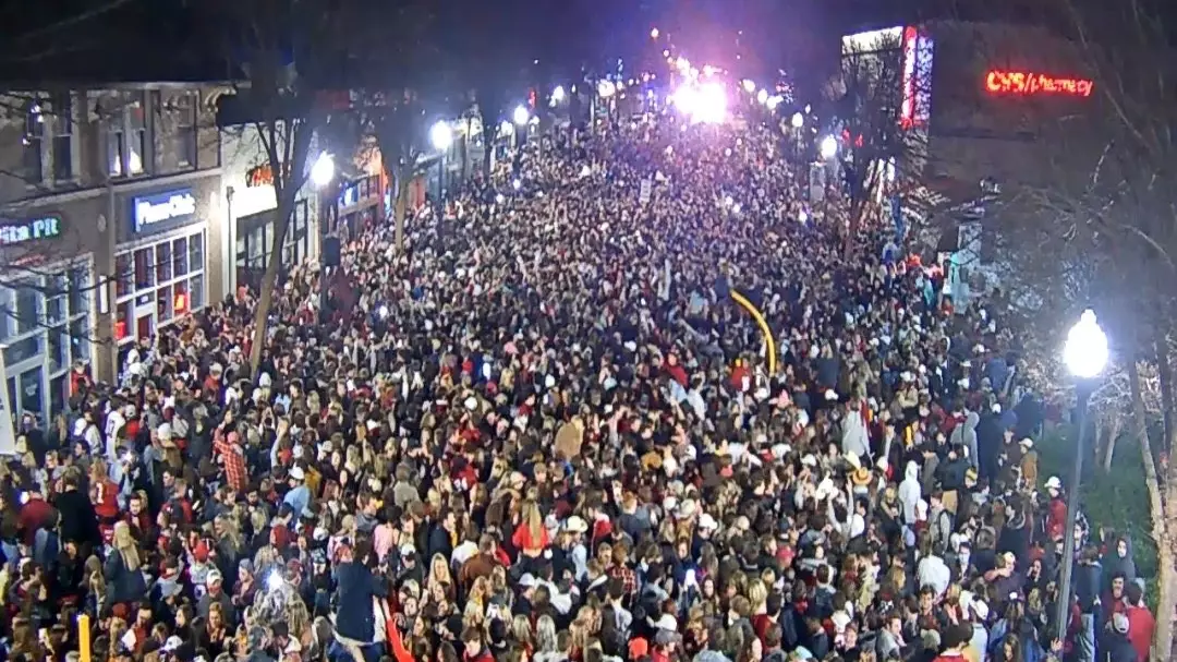 Worrying Scenes As Thousands Of College Football Fans Gather To Celebrate Alabama's Championship Win