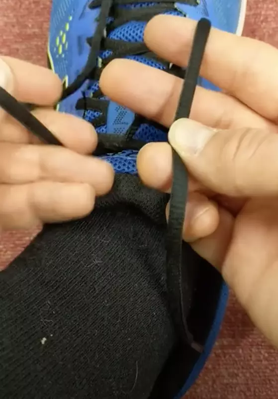 Man Shoelace Hack