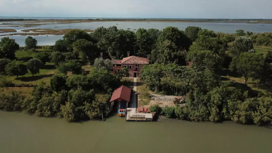 ​You Can Rent An Entire Private Island On Airbnb For Just £32 Per Person Per Night