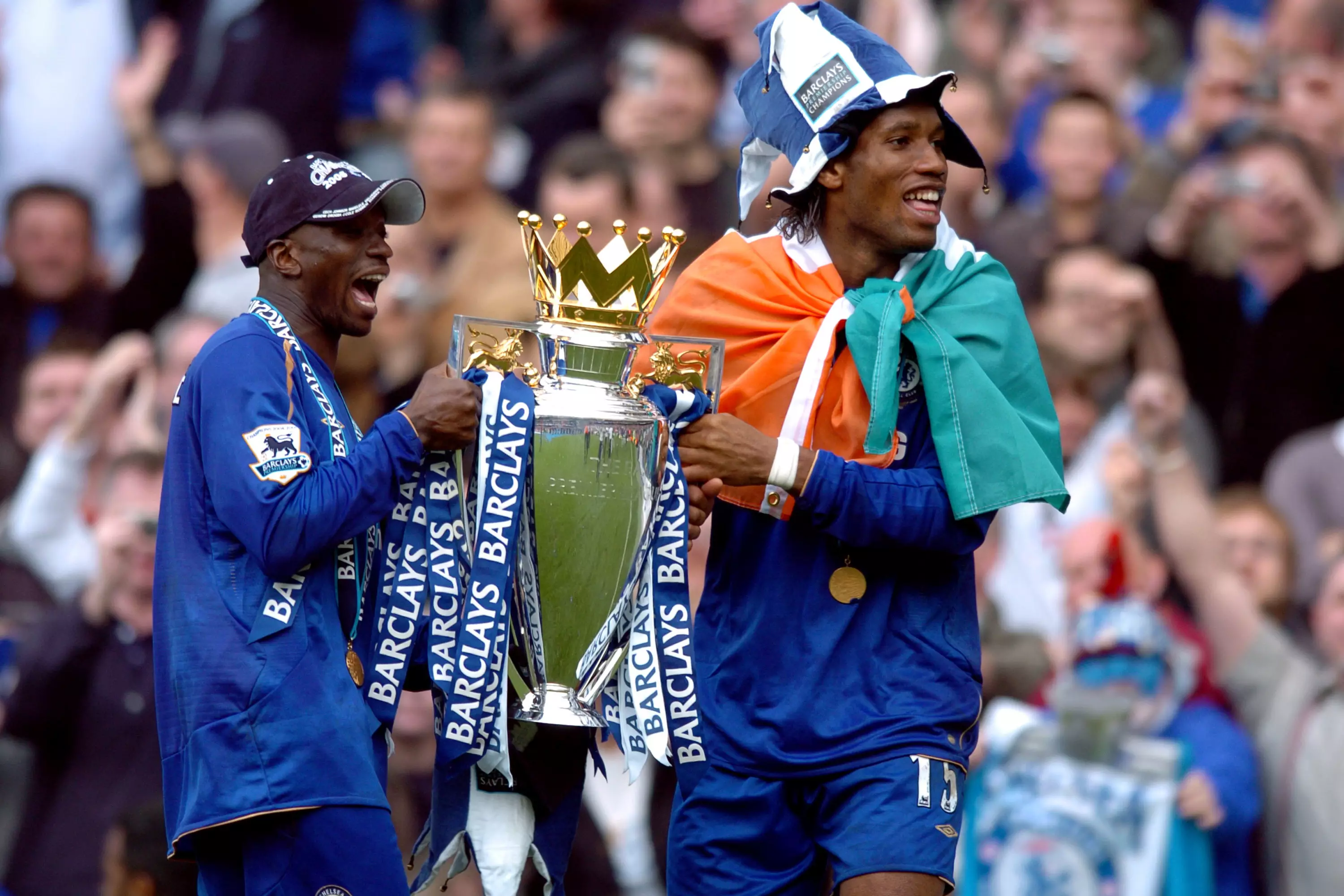 Makelele with the Premier League trophy and Didier Drogba. Image: PA Images