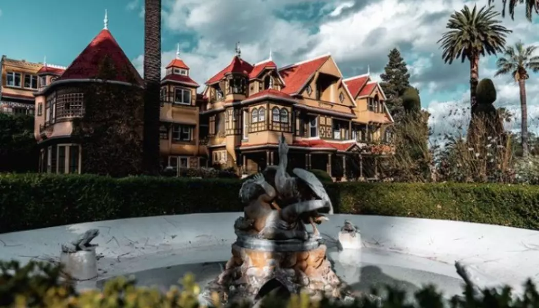 Winchester Mystery House (