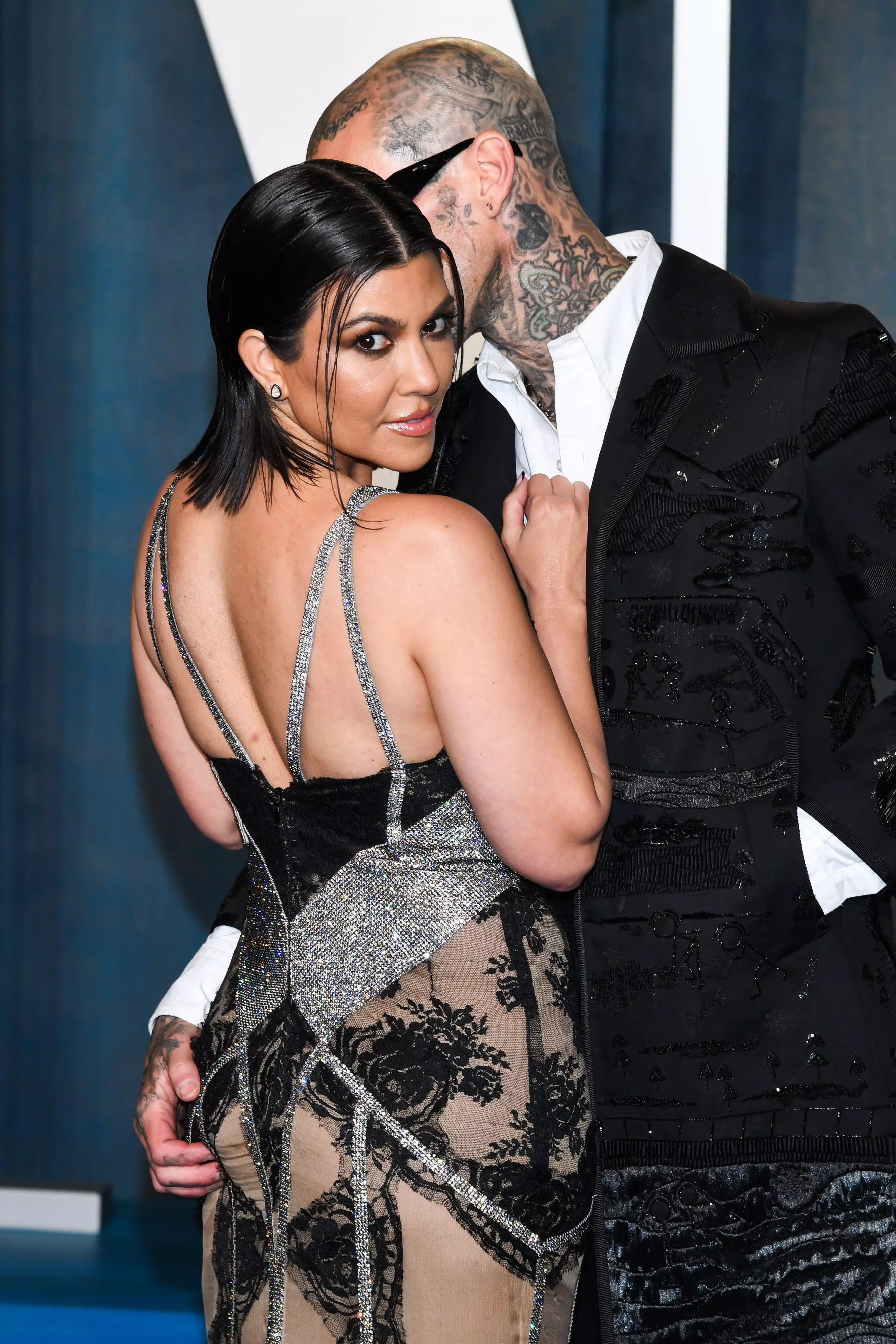 The pair continued their red carpet PDA later that night at the Vanity Fair Oscar Party (