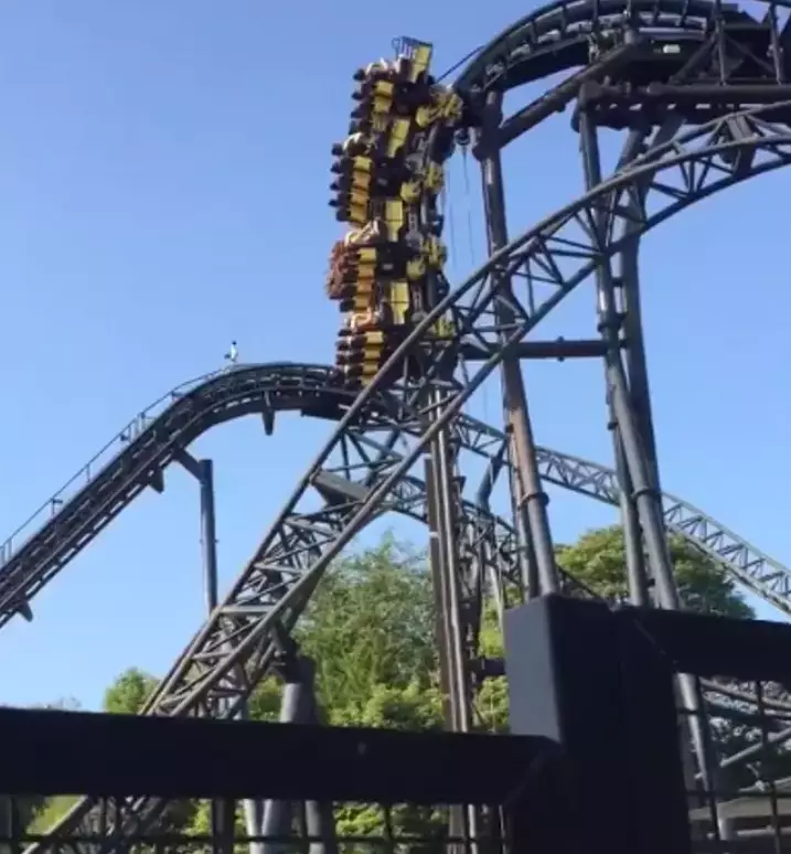 The ride was stuck for around 20 minutes, according to eyewitnesses.