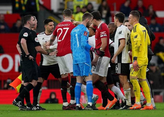 Players surround Chris Kavanagh during Manchester United vs. Fulham. Image: Alamy 