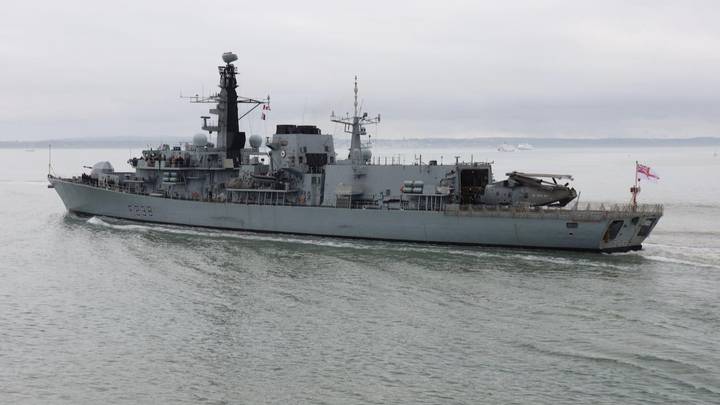 英国皇家海军军舰袭击了大西洋冲突的俄罗斯核潜艇