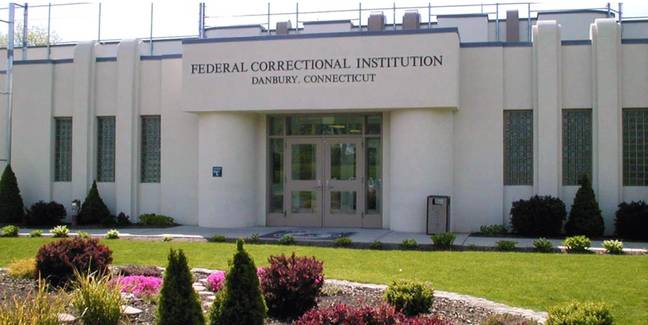 FCI Danbury，麦克斯韦的Laywer要求她服刑的监狱。信用：Wiki Commons