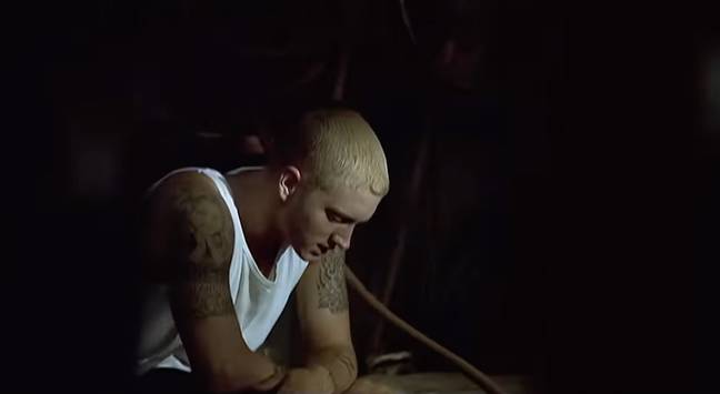 此后，说唱歌手退休了。学分：YouTube/Eminem