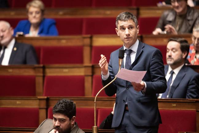 布鲁诺·斯图尔（Bruno Studer）在法国国民议会上向政府举行了一系列问题。图片来源：Abaca Press / Alamy