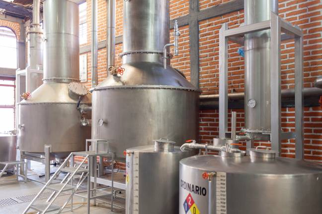 在此过程中，某些啤酒厂使用了Isinglass。学分：兰迪·普拉特/盖蒂图像