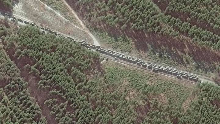 卫星图片显示了40英里长的俄罗斯军用车辆在基夫上关闭