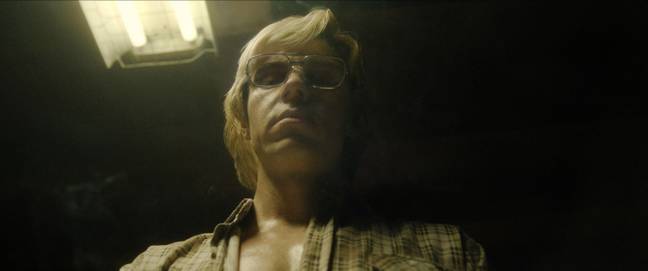 埃文·彼得斯（Evan Peters）饰演杰弗里·达默（Jeffrey Dahmer）。学分：Netflix