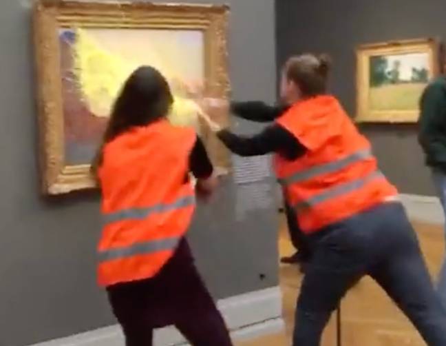 气候变化抗议者在克劳德·莫奈（Claude Monet）画上扔了土豆泥。图片来源：@aufstandlastgen