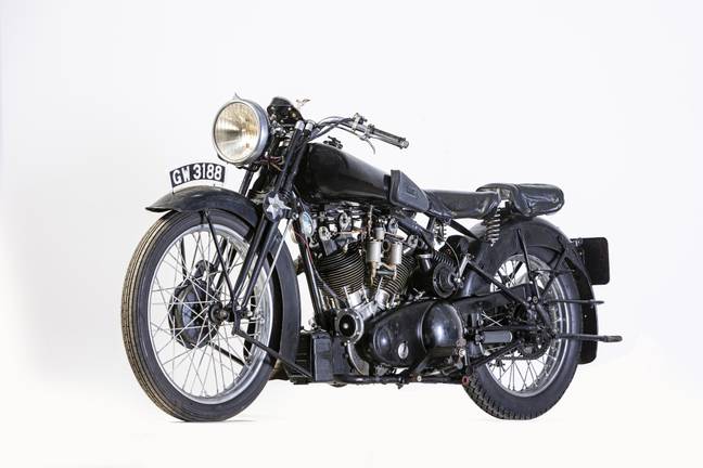 德里克（Derek）以150英镑的价格购买了50年前的购买，此后以超过280,000英镑的价格在拍卖会上出售了Vintage Motorbike。学分：BNPS