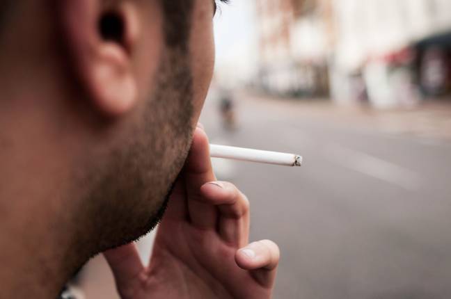 吸烟和烟构成健康风险。图片来源：Alamy