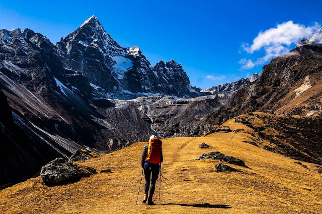 在试图爬上珠穆朗玛峰的同时，发现该名女子失去知觉。图片来源：Pixabay