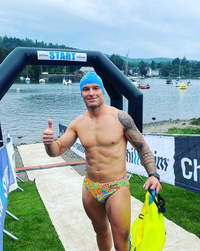 伊恩·休斯（Iain Hughes）在频道游泳时消失了。学分： @hughesyswims/instagram